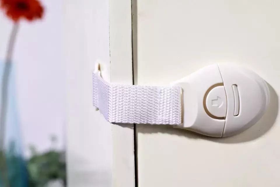 Set Of 3 Child Lock Protection | Locking Doors For Children's Safety | Kids Safety Plastic Protection Lock Set Of 3 Child Lock Protection | Locking Doors For Children's Safety | Kids Safety Plastic Protection Lock